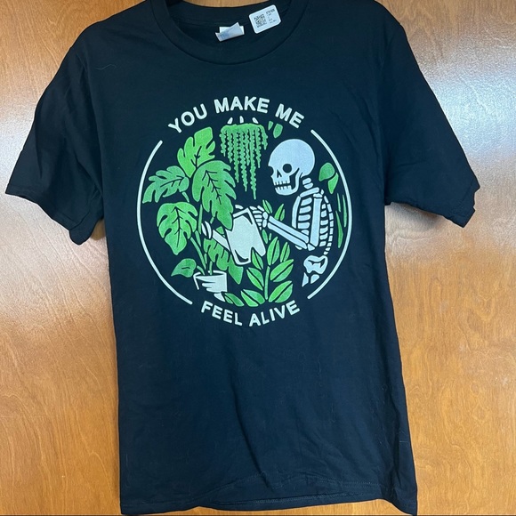 You Make Me Feel Alive Plant Tee - Picture 2 of 5